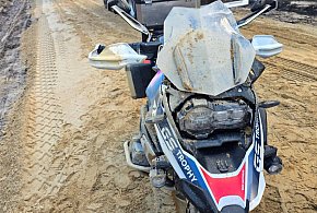 Groźny wypadek na remontowanej drodze! Motocyklista w rękach ZRM-33704