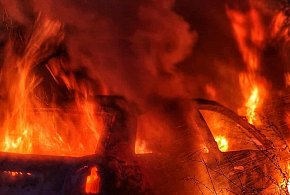 Potężny pożar balotów i spalony samochód! Gorąca noc dla OSP i JRG-33797
