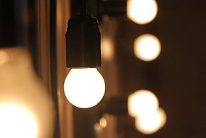 Rachunki za prąd pójdą w dół. Rząd usuwa opłatę doliczaną od lat-34003