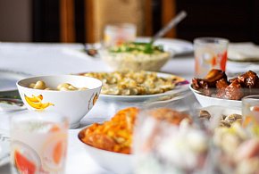 Polacy znów sięgną głębiej do kieszeni. Tyle wydają na świąteczne jedzenie-34423