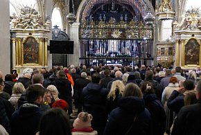 Rośnie frekwencja na mszach i liczba przystępujących do Komunii Św.-34440