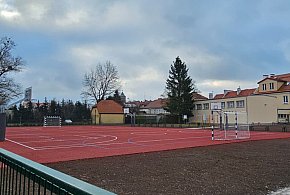 Budowa boiska wielofunkcyjnego ZS im. Bolesława Prusa dobiegła końca-34849