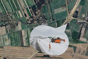 Groźny wypadek na drodze do Pułtuska. Pług na boku-34966