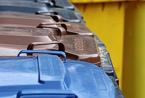 Fioletowe worki na odpady. Oto, co powinno tam trafiać-35223