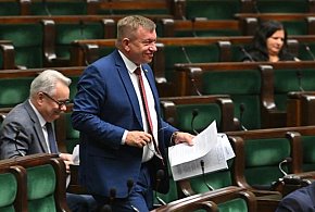 Posłowie dostali więcej