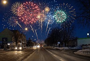 Strzelanie tylko dla profesjonalistów? Rewolucja w wiejskiej pirotechnice