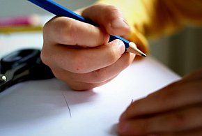 W ośmiu pytaniach losowanych podczas egzaminów na prawo jazdy były błędy