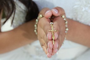 Zbliża się czas Pierwszej Komunii. Poznaj ciekawe zwyczaje ze świata