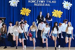 Kowbojski taniec ósmoklasistów poruszył wszystkich. A walc?!