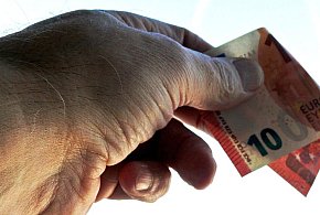 Gdzie najwięcej kupisz za 100 EUR na wakacjach?