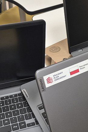 Sprzęt multimedialny dla placówek oświatowych-1965