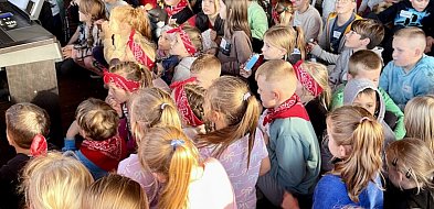 Młodzi Kurpie spotkali się w Wielgolesiu – tradycja łączy pokolenia-32511