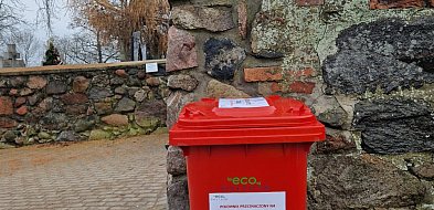 Czerwone pojemniki zaskoczyły mieszkańców Pułtuska! Zobacz, do czego służą!-34233