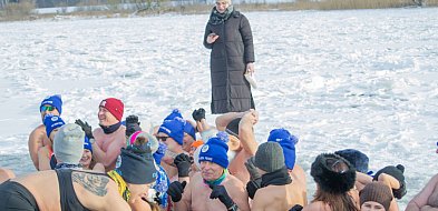 Zima w Pułtusku na całego a Klub Morsa znów wszedł do wody!-35188