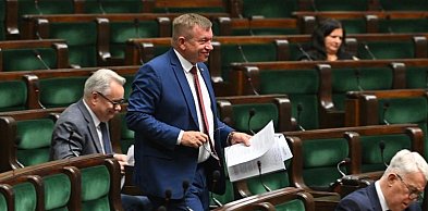 Posłowie dostali więcej