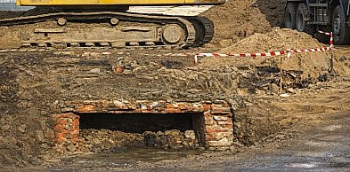 W Pułtusku odkopano stare piwnice! Czy deweloper wstrzyma prace?!