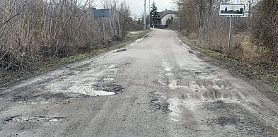 Po zimie wyszły dziury. Zobacz, co dzieje się na drogach powiatu