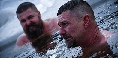 Weszli do lodowatej wody i walczyli dalej. Tak szkoli się WOT