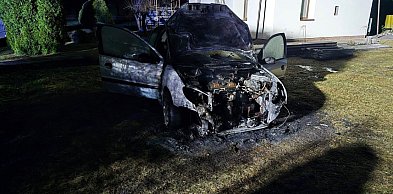 Płonące auto w środku nocy! Interweniowały dwa zastępy