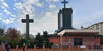 Spłonął "papieski" krzyż sprzed kościoła na Mokotowie