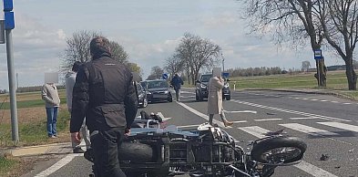 Groźny wypadek w Popowie! Motocyklem jechała urzędniczka z Pułtuska