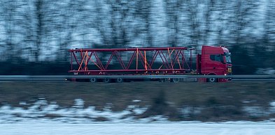 Przyczepy niskopodwoziowe – korzyści i zastosowanie w różnych branżach