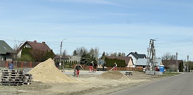 Skwer, który zna każdy w Zatorach, przechodzi metamorfozę