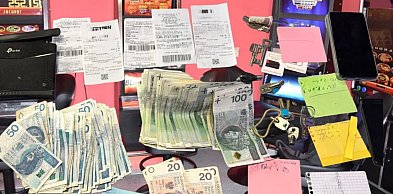 Nielegalny hazard w Pułtusku. Policja zabezpieczyła automaty i 12 tys. zł