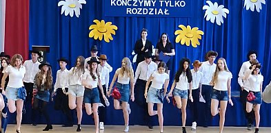 Kowbojski taniec ósmoklasistów poruszył wszystkich. A walc?!