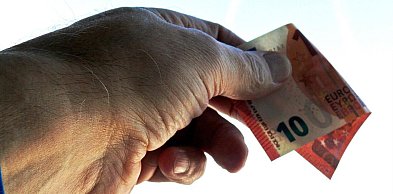 Gdzie najwięcej kupisz za 100 EUR na wakacjach?