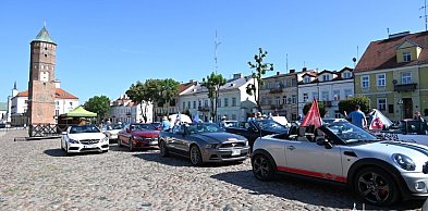 Ponad 60 załóg wystartowało z Pułtuska w Charytatywnym Rajdzie Cabrio 2026
