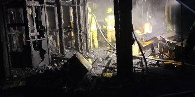 Nocna akcja strażaków. Spłonął nowoczesny dom letniskowy-32729