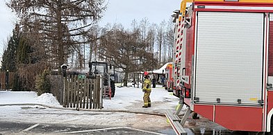 Spłonął garaż w powiecie pułtuskim! Strażacy walczyli z ogniem i mrozem-35113