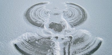 Anioły na śniegu dla chorego chłopca. Pułtusk daje przykład