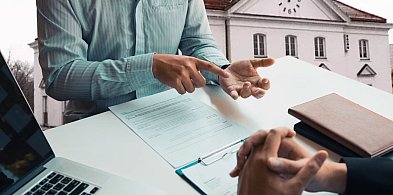 Spotkanie z samorządową śmietanką na ulicy wystarczy? Sprawdzamy przepisy