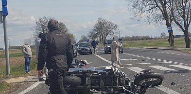 Groźny wypadek w Popowie! Motocyklem jechała urzędniczka z Pułtuska
