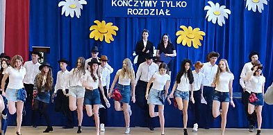 Kowbojski taniec ósmoklasistów poruszył wszystkich. A walc?!