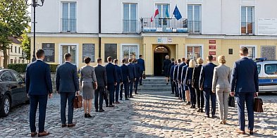 Pułtusk na tle kraju. Czy urzędników jest za dużo?