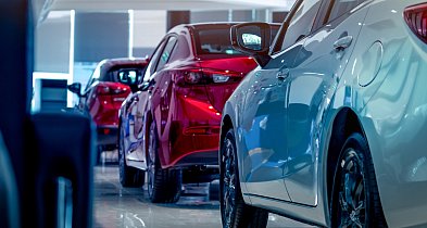 Wynajem auta długoterminowy vs. krótkoterminowy w Warszawie: czym się różnią