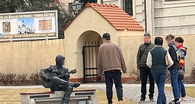 Ławeczka Klenczona w Pułtusku nie gra za darmo