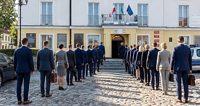 Pułtusk na tle kraju. Czy urzędników jest za dużo?