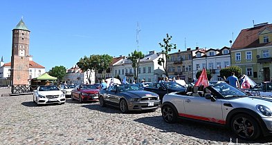 Ponad 60 załóg wystartowało z Pułtuska w Charytatywnym Rajdzie Cabrio 2026