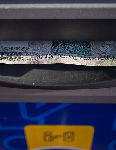 Średnia zarabia, mediana płacze. Oto prawda o pensjach