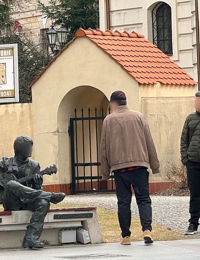 Ławeczka Klenczona w Pułtusku nie gra za darmo