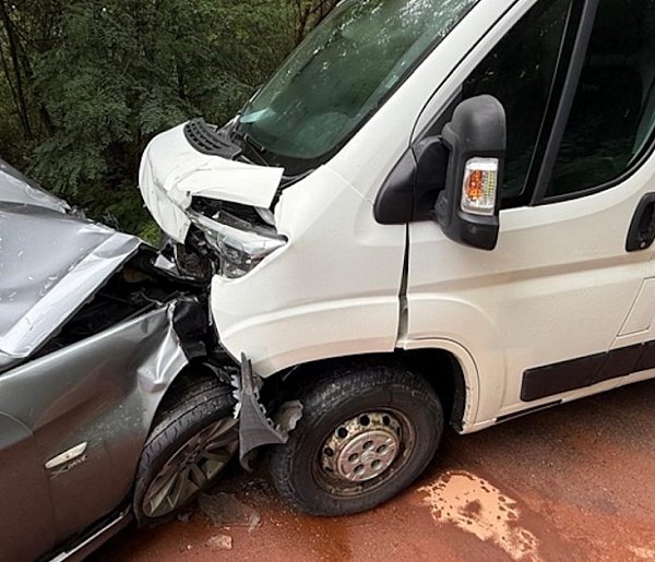 Citroen rozbity, kierowca w szpitalu – co się stało na łuku drogi?-32173