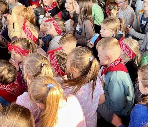 Młodzi Kurpie spotkali się w Wielgolesiu – tradycja łączy pokolenia-32511