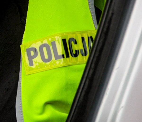 Wjechał do rowu, uciekł w stronę rzeki! Policja zatrzymała pijanego kierowcę-32684