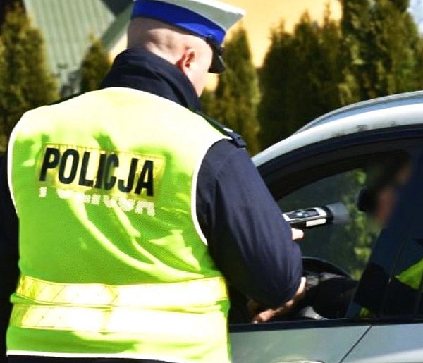 Dwa razy 103 km/h w zabudowanym. Kierowcy z Pułtuska stracili prawa jazdy-33482