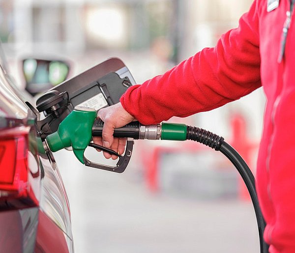 Nowy rok, droższe tankowanie. Państwo podnosi opłatę paliwową-34555