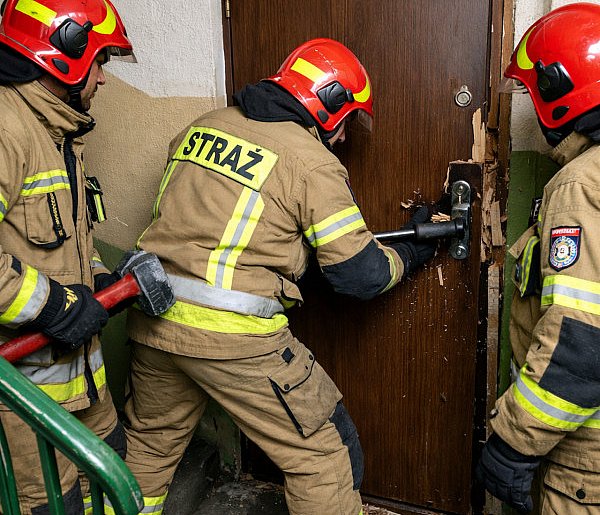 Dramat za drzwiami mieszkania. Świąteczna akcja strażaków-34819